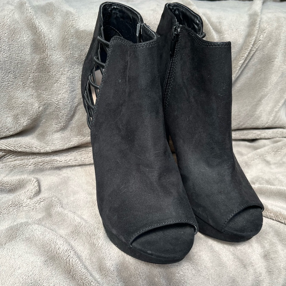 Heels - Picture 3 of 6